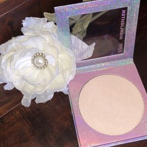 Very beautiful bronzer only available